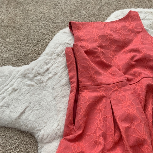 Jones Wear Coral Floral Sleeveless Dress- 12 - Picture 10 of 11